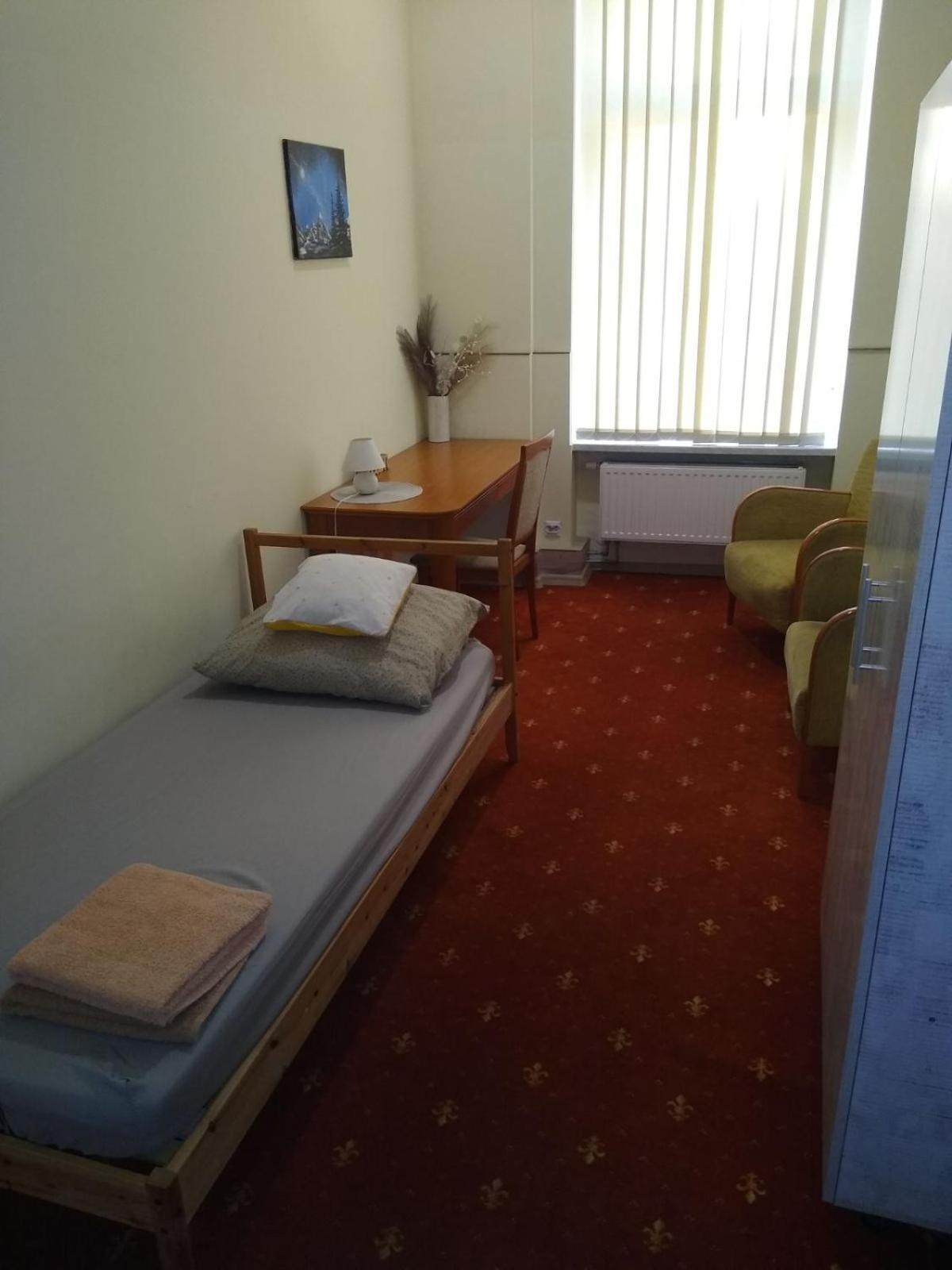 Hostel Kwadrans กลีวิตเซ ภายนอก รูปภาพ