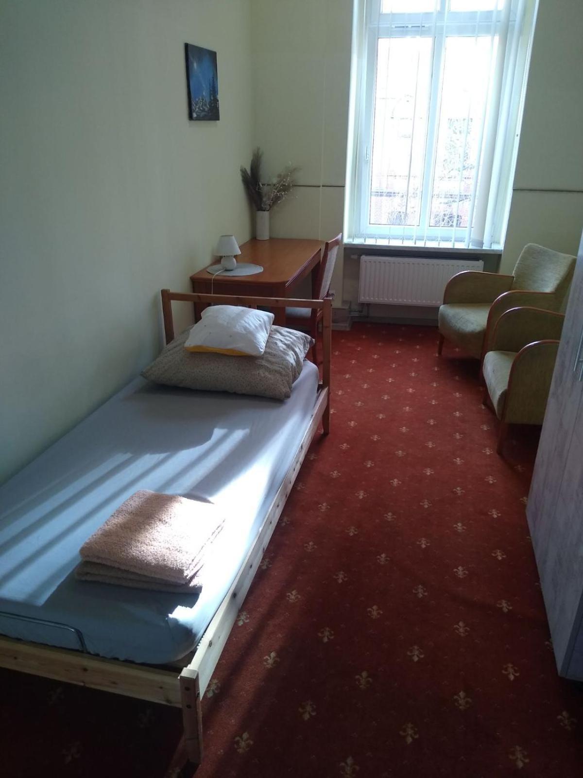Hostel Kwadrans กลีวิตเซ ภายนอก รูปภาพ
